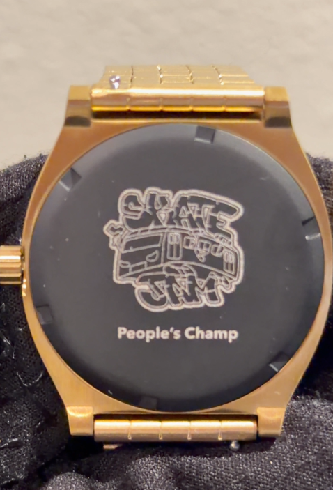 Relógio com logo Skate Jam